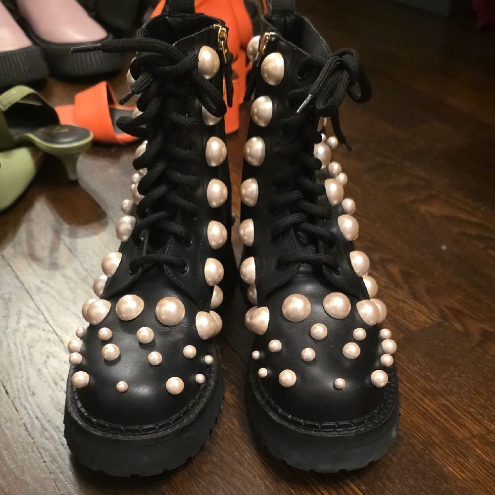 Moschino Black Leather Boots with Pearl Details - Picture 4 of 7